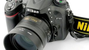 كاميرا نيكون D7100