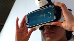 ميزات نظارة الواقع الافتراضي Samsung Gear VR