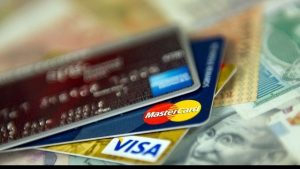 الفرق بين بطاقة الصراف والبطاقة الائتمانية Credit Cards