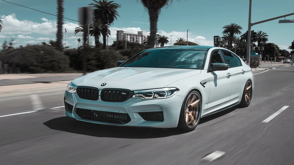دليل مواصفات ومميزات أبرز سيارات BMW