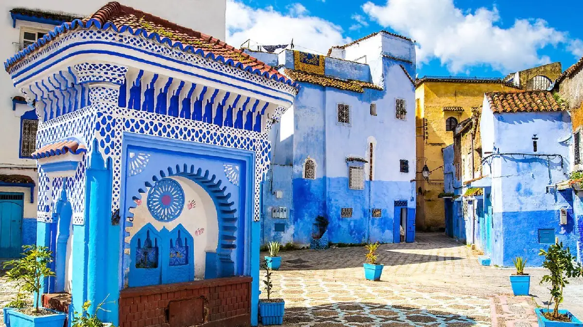 مدينة مغربية تطل على مضيق جبل طارق