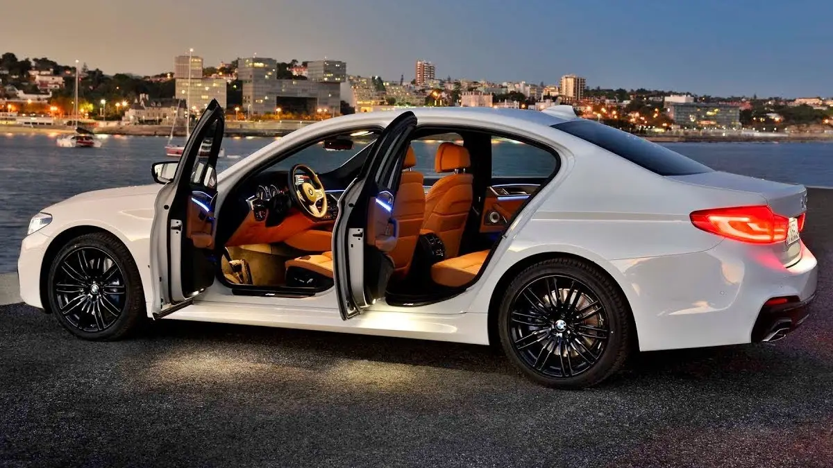 سيارة BMW الفئة الثامنة 2019