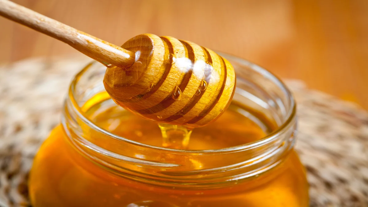 دليلك الشامل عن العسل الملكي وفوائده المذهلة