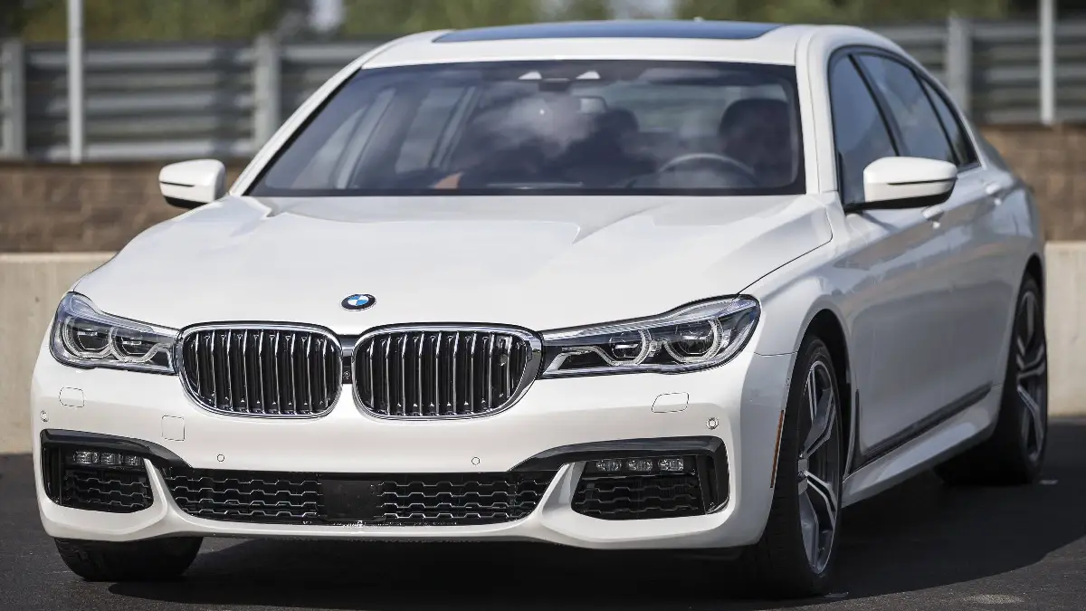 سيارة BMW الفئة السابعة 2016