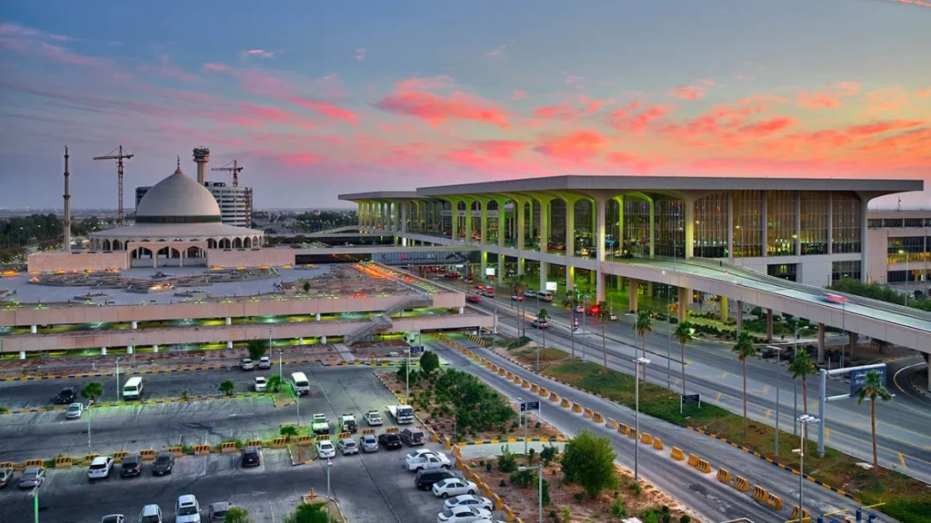  مطار الملك فهد الدولي 