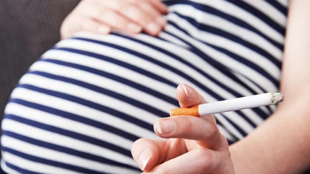 أضرار التدخين على الحامل والجنين