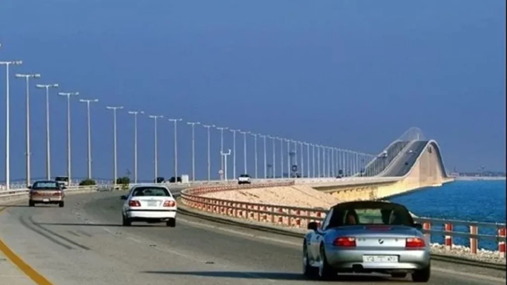 في اي عام افتتح جسر الملك فهد