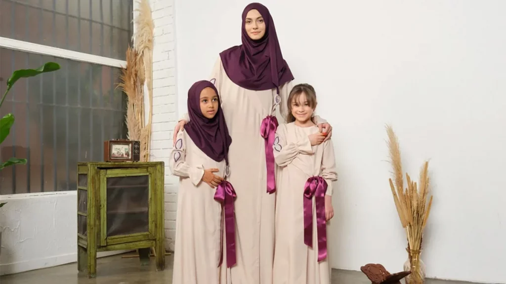 أجمل موديلات جلابيات رمضان للأم وابنتها