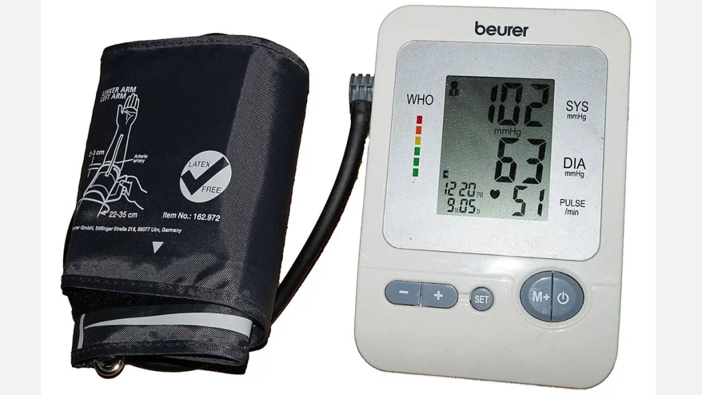 جهاز قياس ضغط الدم الإلكتروني بيورير الألماني